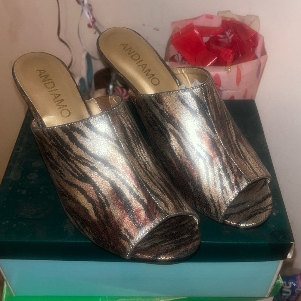 Womens ANDIAMO kitten wedge heels